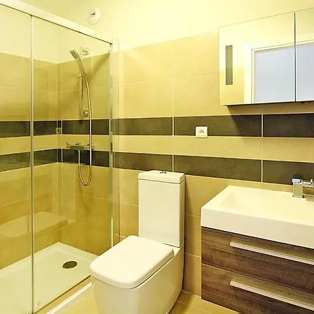 Salina Bay, Vecchio, Pool Side Apartment *